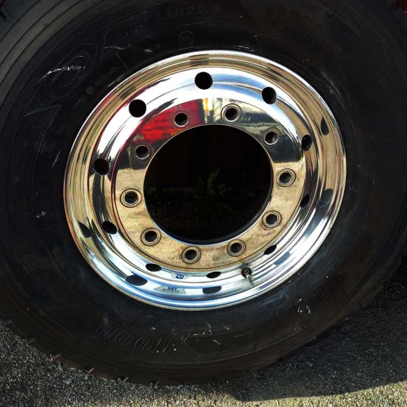 ŠEDÁ HRUBOVACÍ PASTA – SÍLA PRO NEREZ A SLITINY hliníku