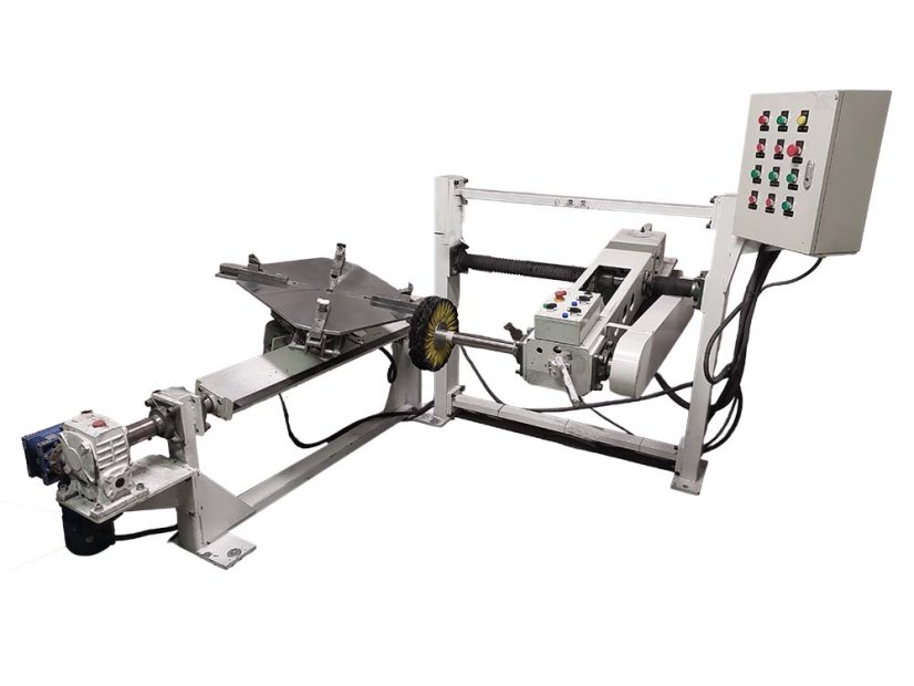 STROJ NA LEŠTĚNÍ HLINÍKOVÝCH RÁFKŮ